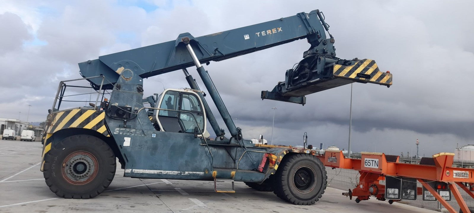 MANUAL DE CONDUÇÃO E MANUTENÇÃO TEREX EMPILHADEIRA - TFC45-TFC46MX