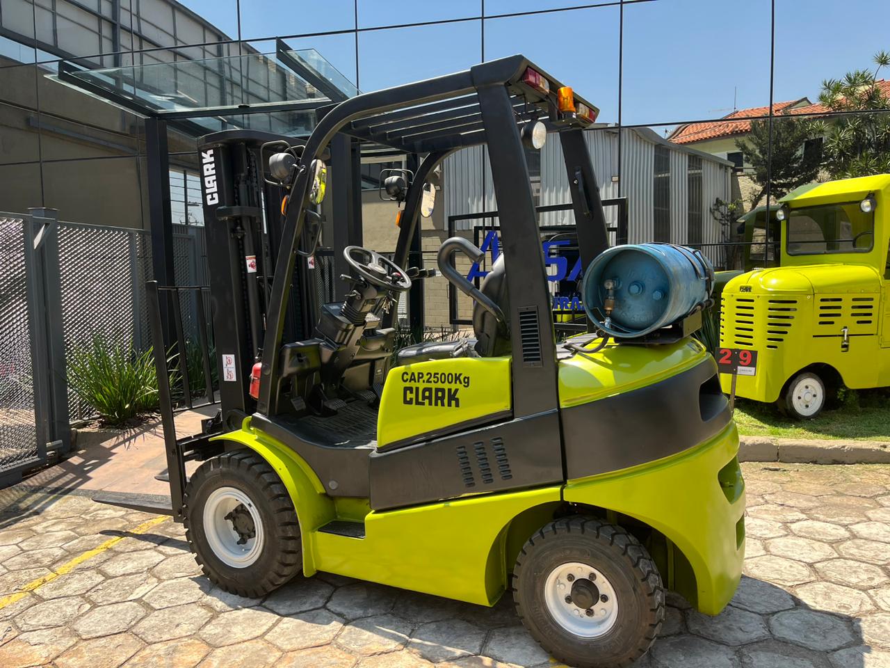 MANUAL DE OPERAÇÃO EMPILHADEIRA GTS 25 CLARK