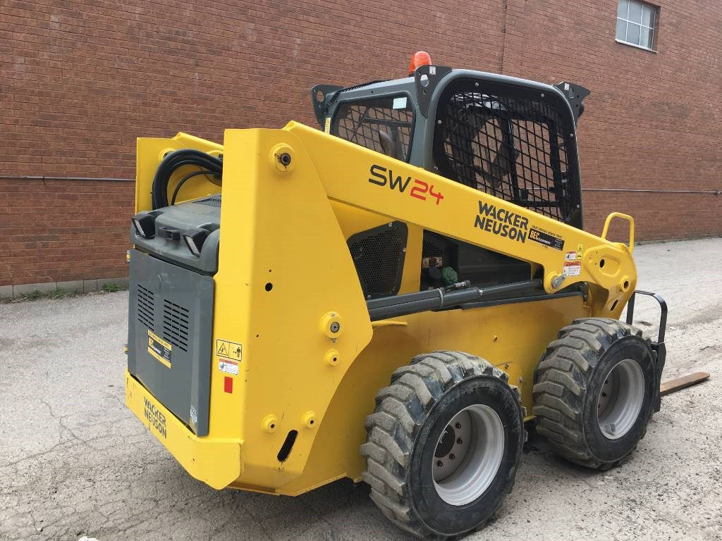 MANUAL DE SERVIÇO CARGADORA COMPACTO WACKER NEUSON - SW24, 28, ST35, 45