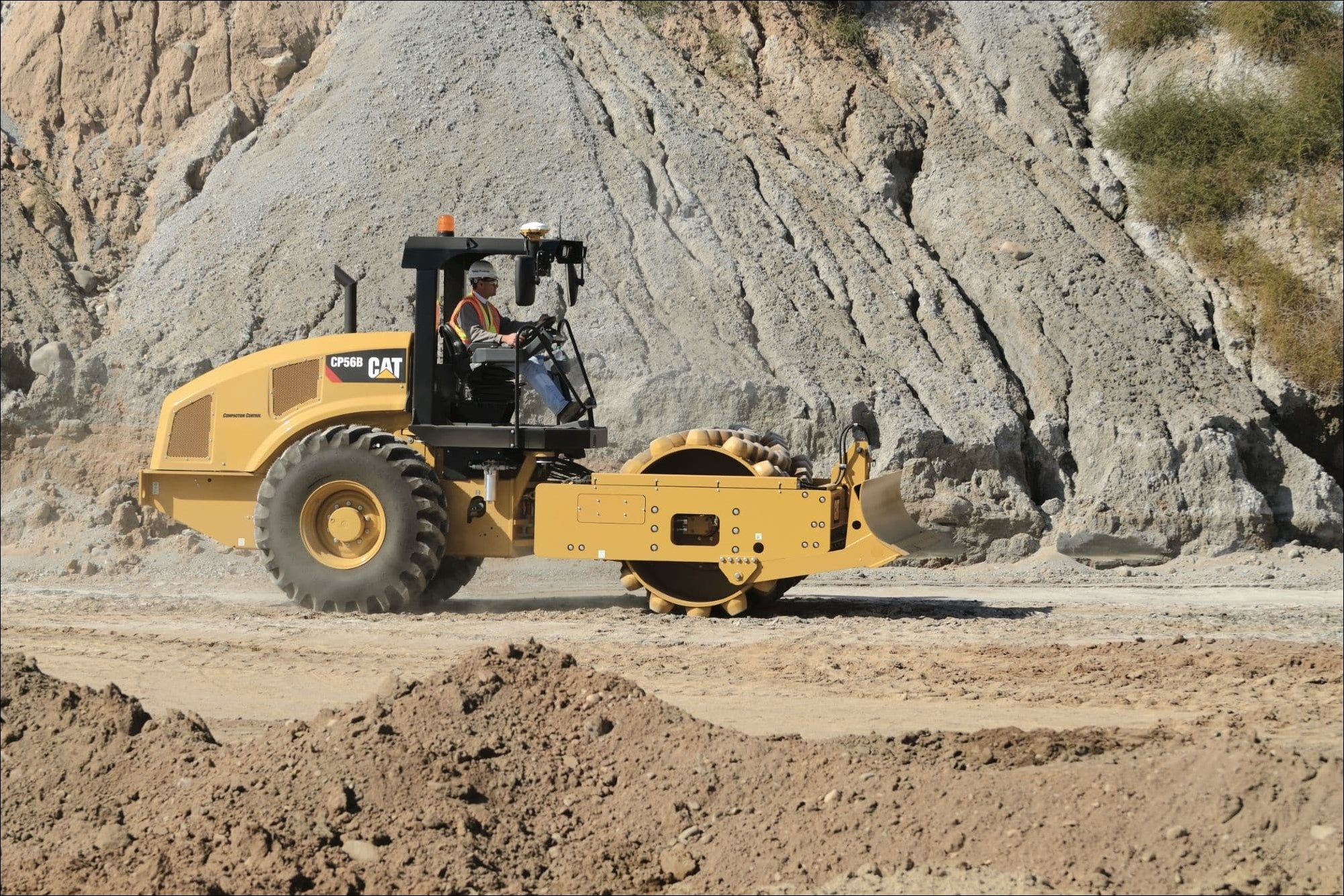 CATALOGO DE PEÇAS CATERPILLAR - CP-56B - ROLO COMPACTADOR VIBRATÓRIO EM PDF