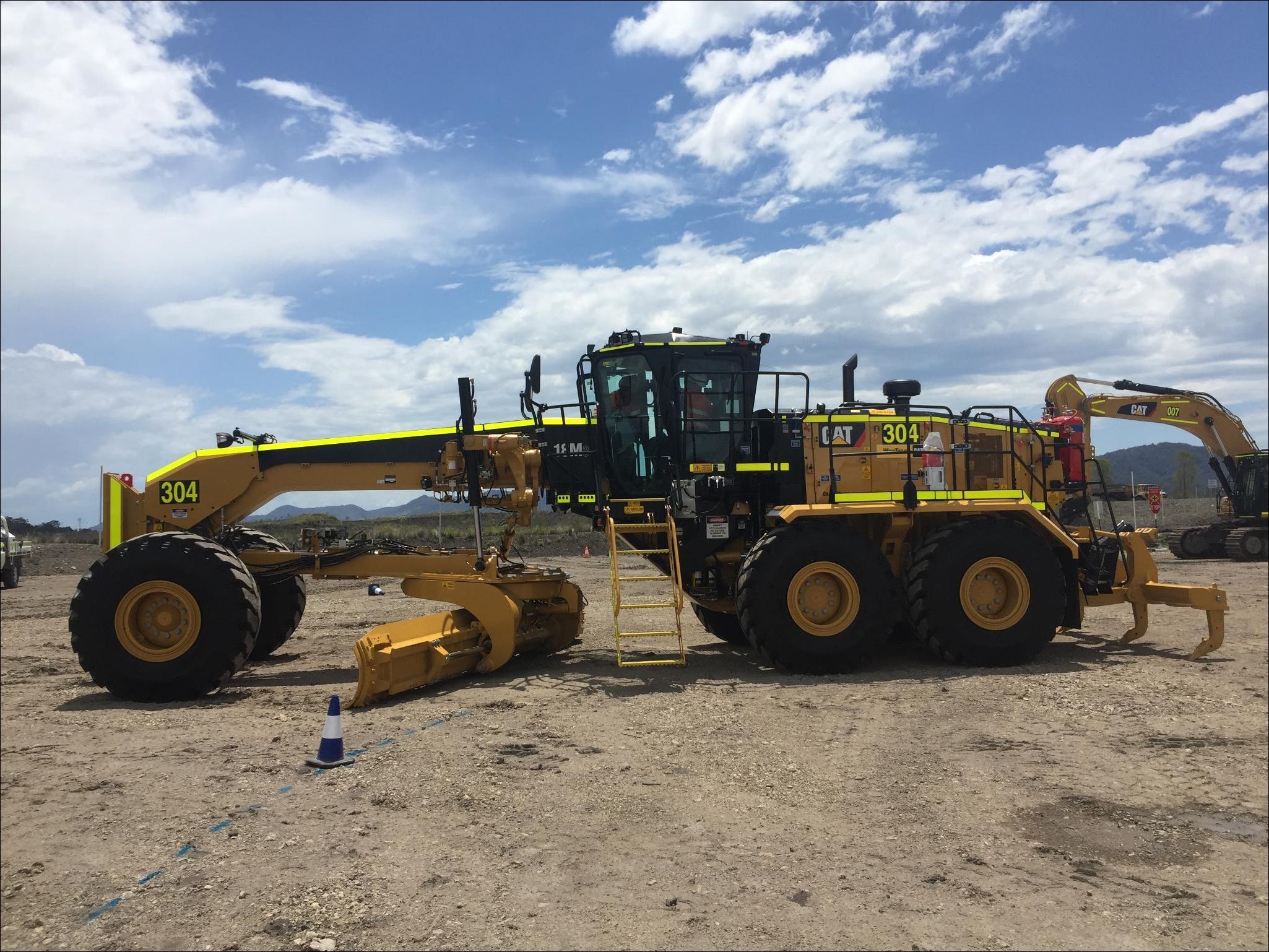 Manual de Serviço CATERPILLAR - 18M3 - Motoniveladora (Inglês) PDF