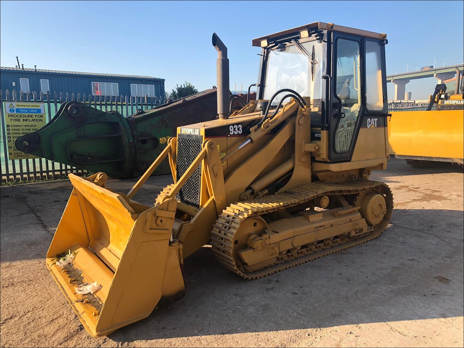 CATALOGO DE PEÇAS CATERPILLAR - 933 - CARREGADOR DE ESTEIRAS EM PDF