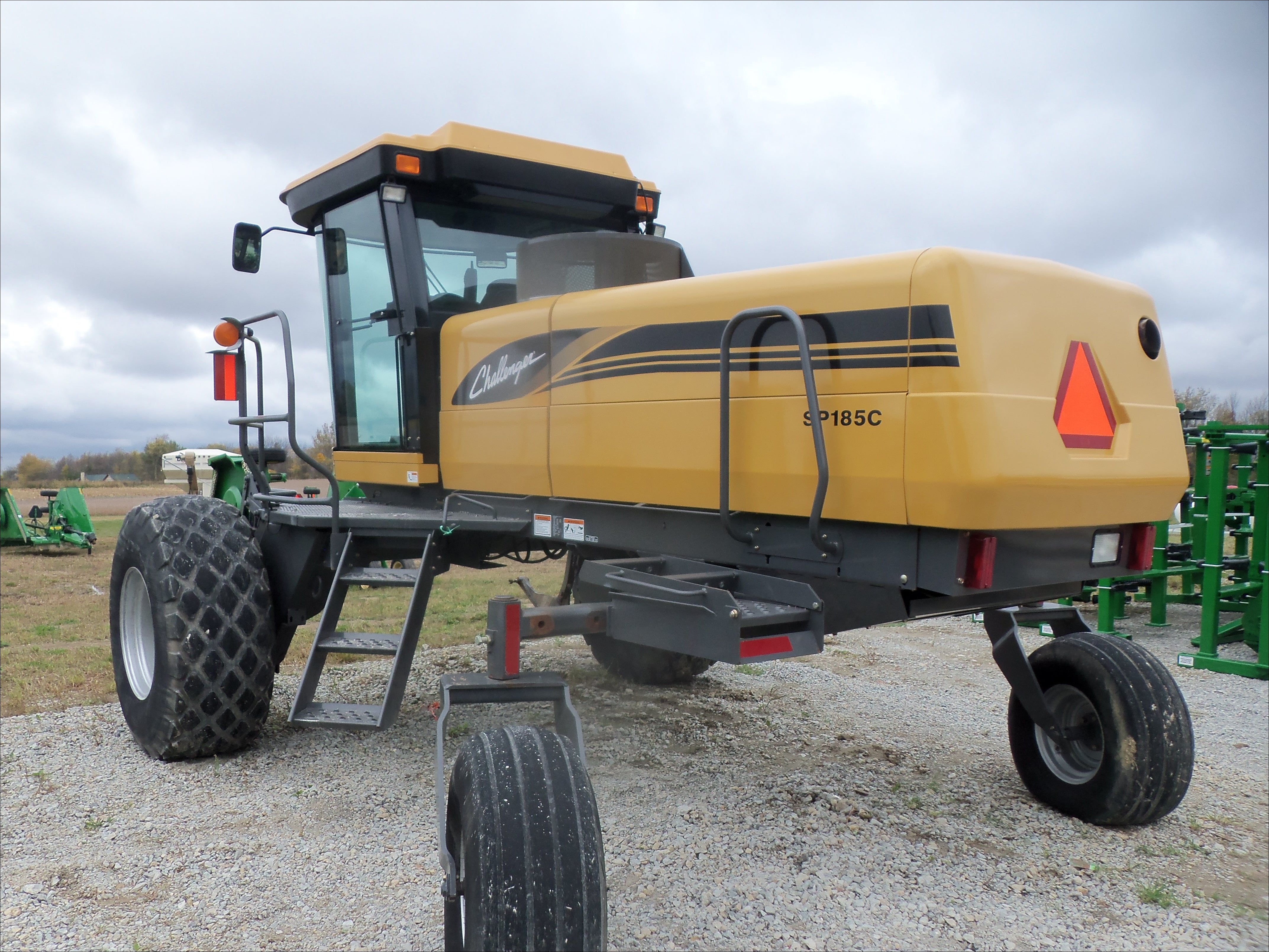 Catalogo De Peças CHALLENGER - SP185C WINDROWER - Colheitadeira