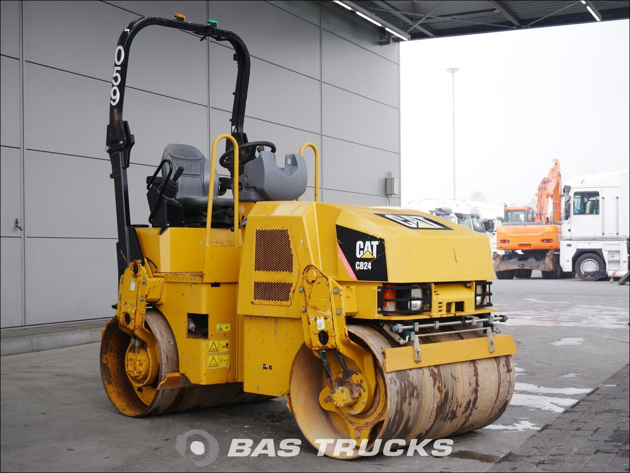 CATALOGO DE PEÇAS CATERPILLAR - CB-24 - ROLO COMPACTADOR VIBRATÓRIO EM PDF
