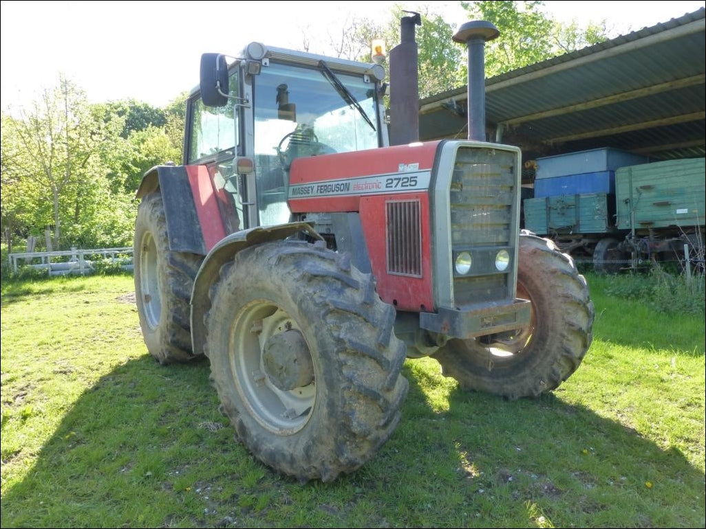 Catalogo De Peças MASSEY FERGUSON - MF 2725 - Trator