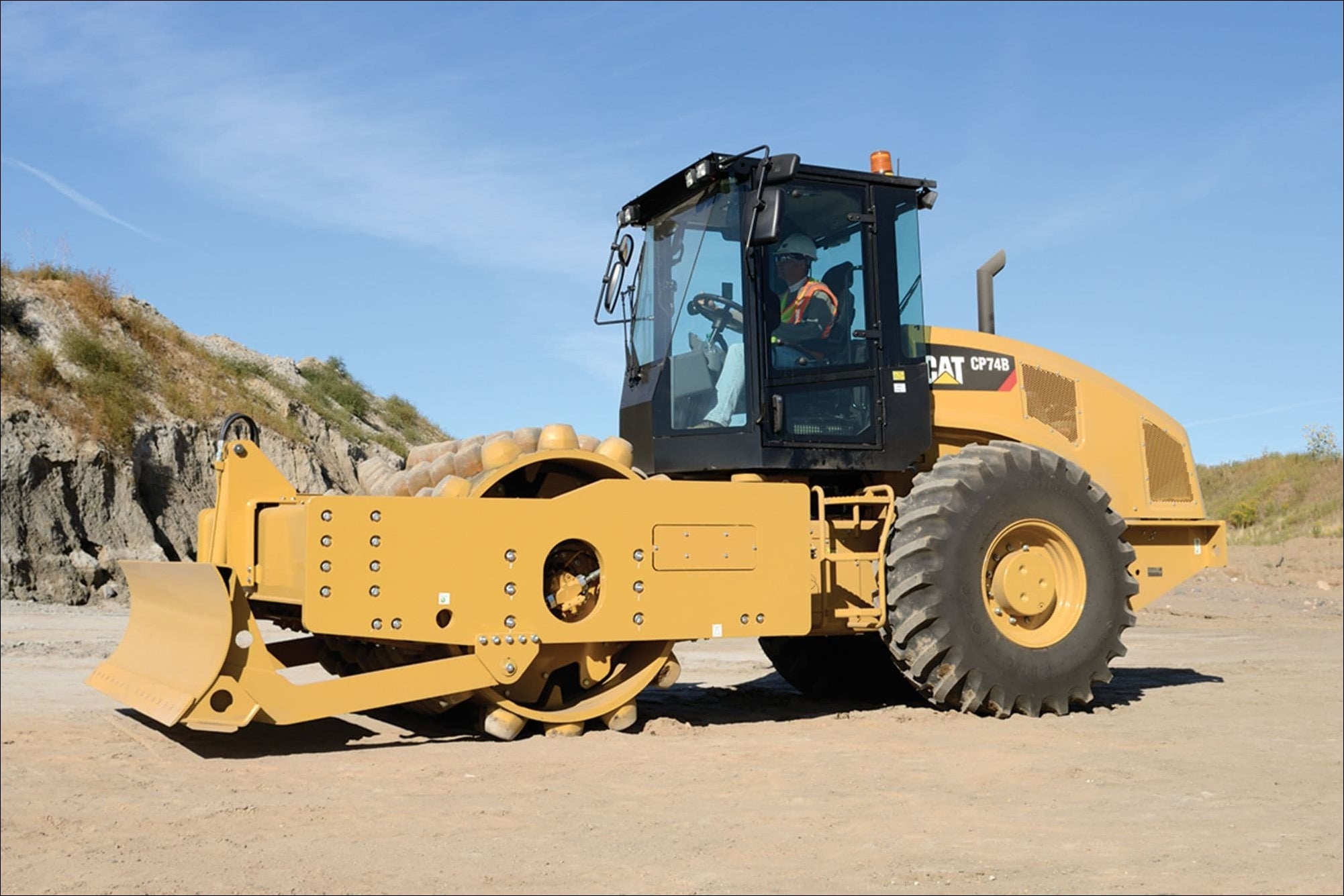 CATALOGO DE PEÇAS CATERPILLAR - CS-74B - ROLO COMPACTADOR VIBRATÓRIO EM PDF