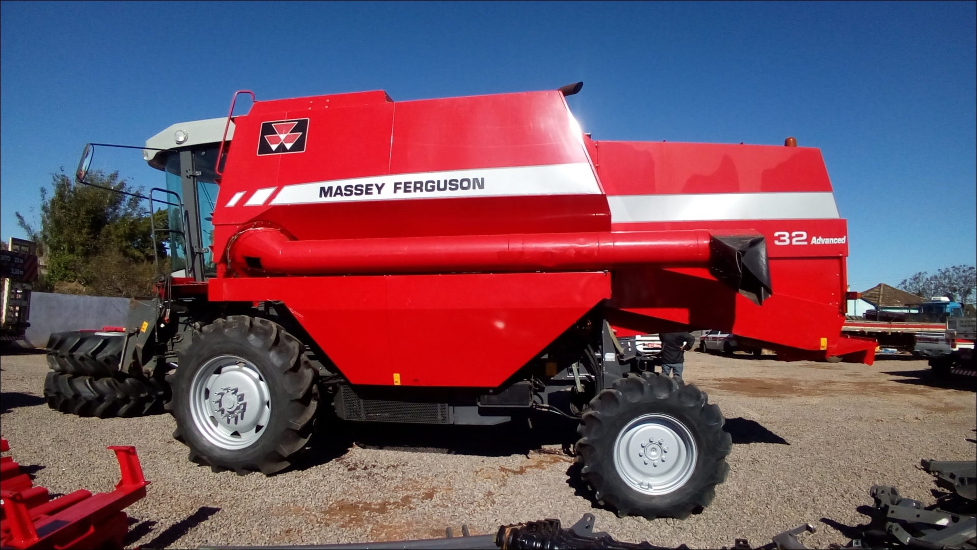 Catalogo De Peças MASSEY FERGUSON - MF 32 (BR) - Colheitadeira