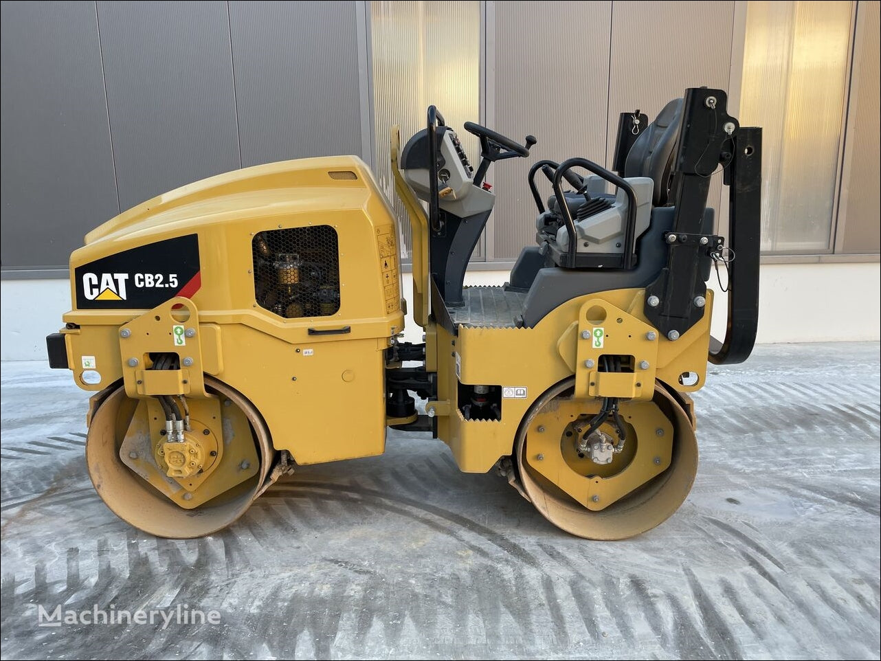 CATALOGO DE PEÇAS CATERPILLAR - CB2.5 - ROLO COMPACTADOR VIBRATÓRIO EM PDF