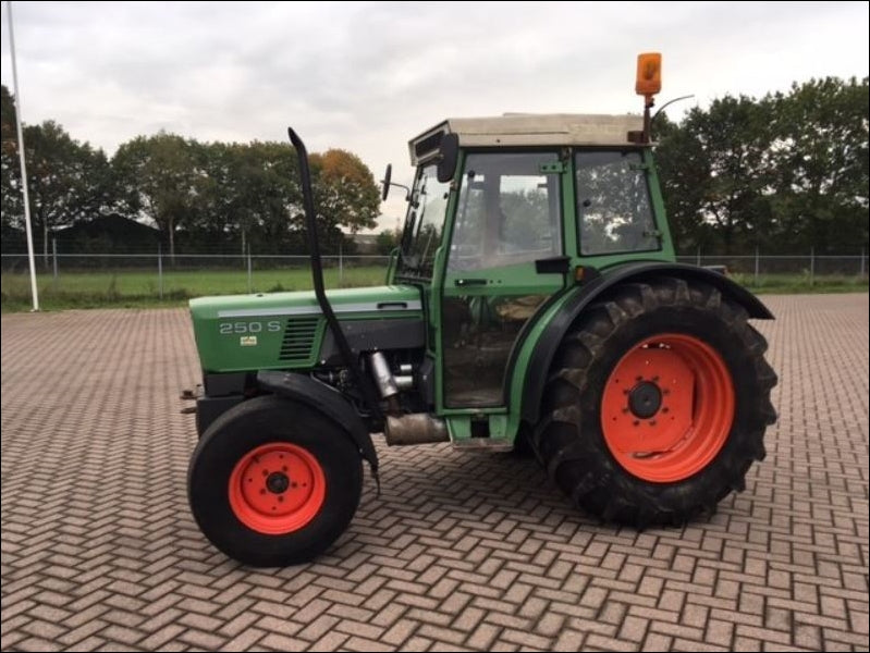 Catalogo De Peças FENDT - FARMER 250S - Trator