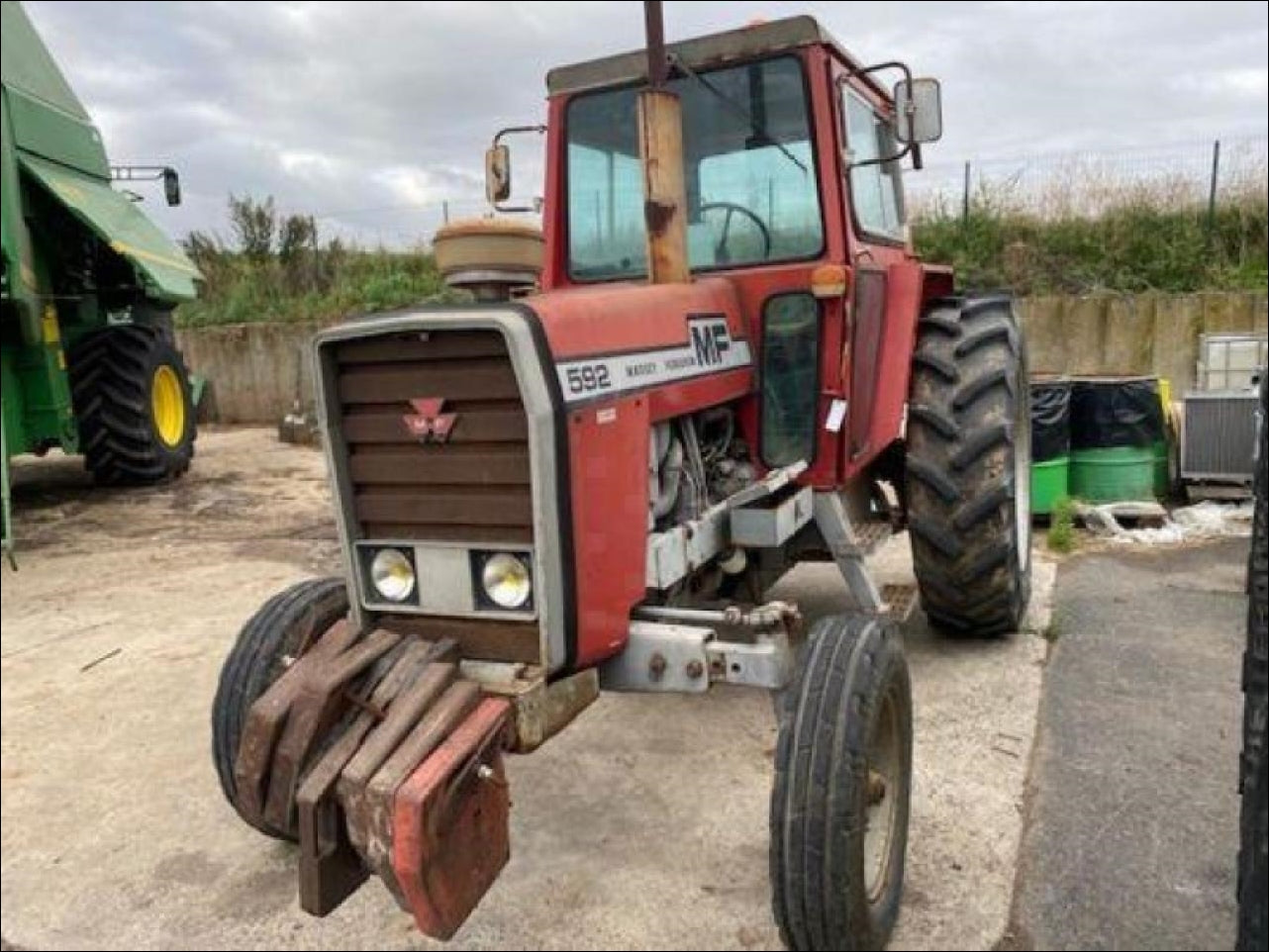 Catalogo De Peças MASSEY FERGUSON - MF 592 (FR) - Trator