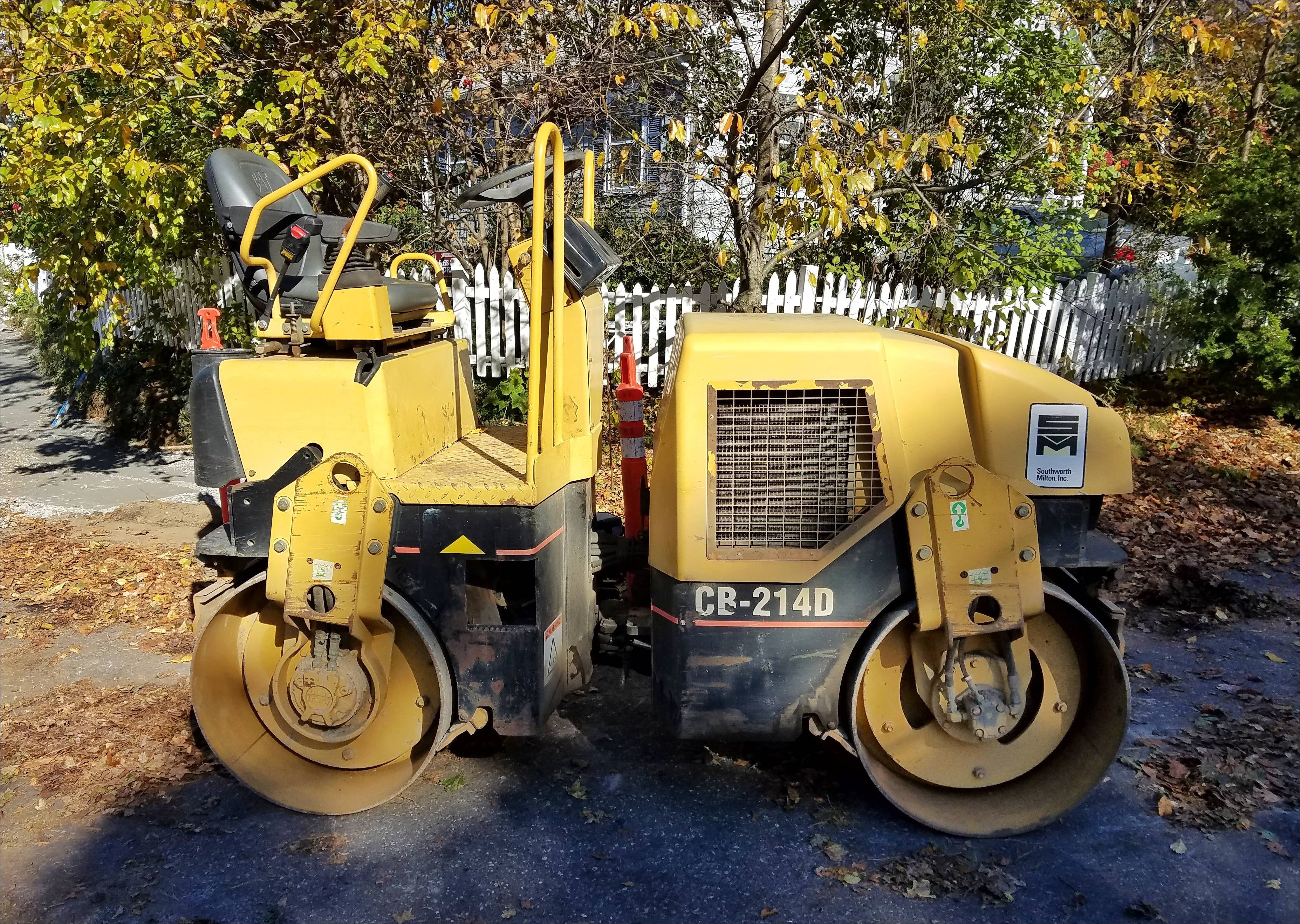 CATALOGO DE PEÇAS CATERPILLAR - CB-214D - ROLO COMPACTADOR VIBRATÓRIO EM PDF