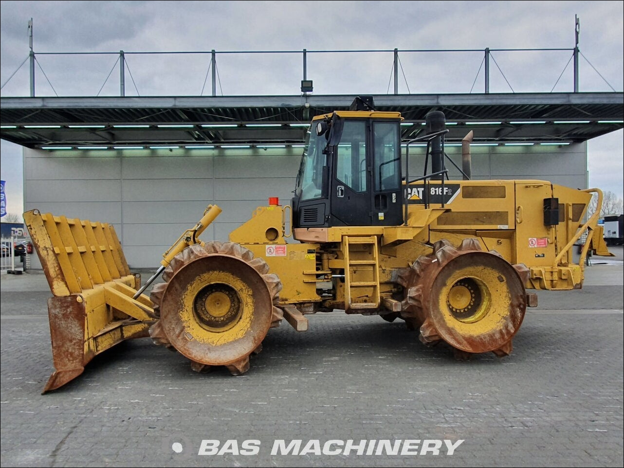 CATALOGO DE PEÇAS CATERPILLAR - 816F II - COMPACTADOR DE ATERRO - EM PDF