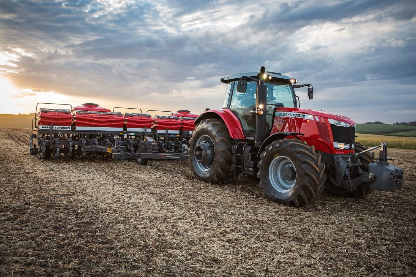 MANUAL DO OPERADOR MASSEY FERGUSON - MF711, 713, 715 - 2016