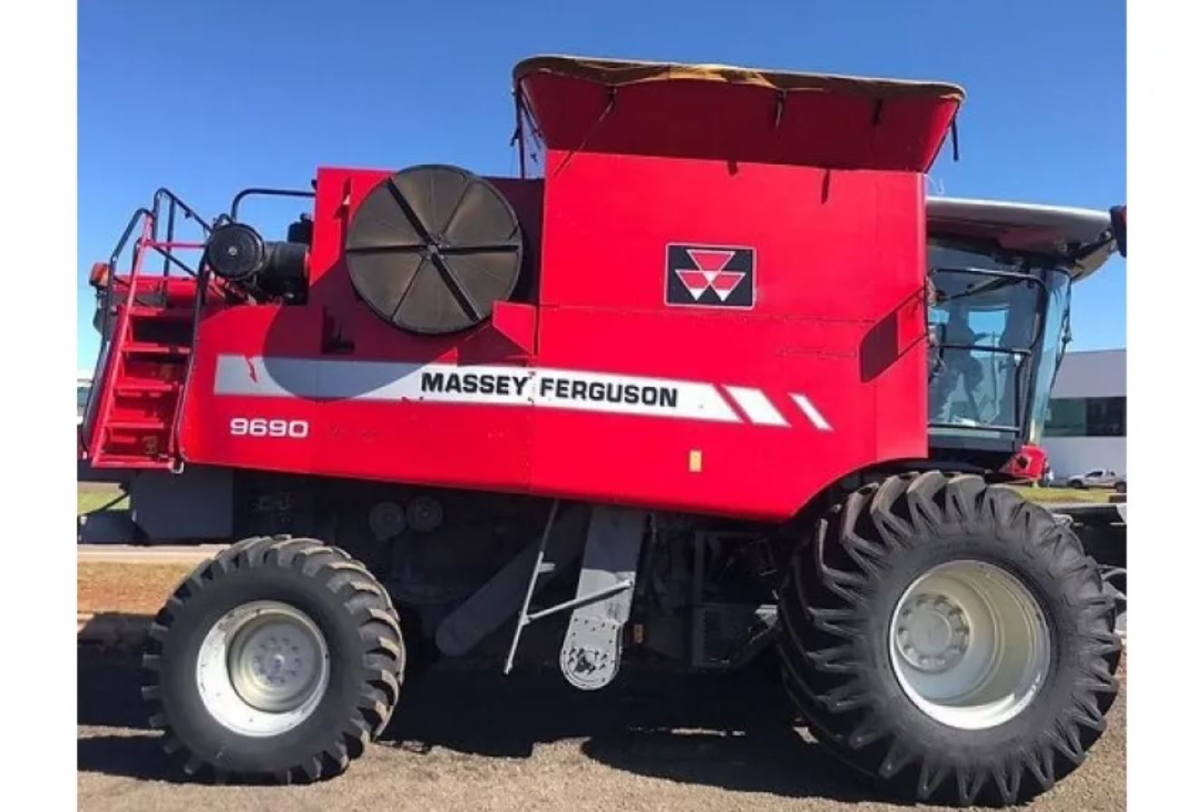 MANUAL DO OPERADOR MASSEY FERGUSON - MF9005, MF9690 - 2017