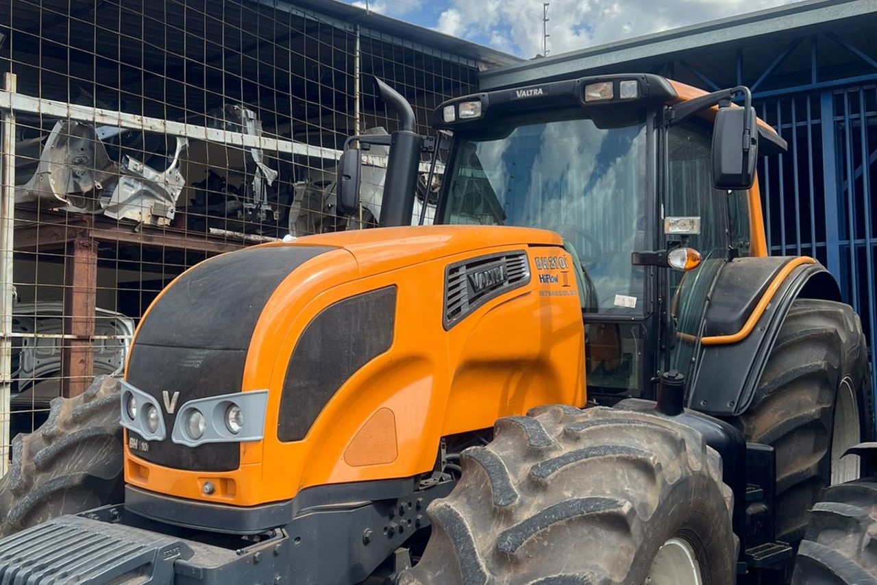 MANUAL DO OPERADOR TRATOR - BH135, BH145, BH165, BH180, BH200 VALTRA