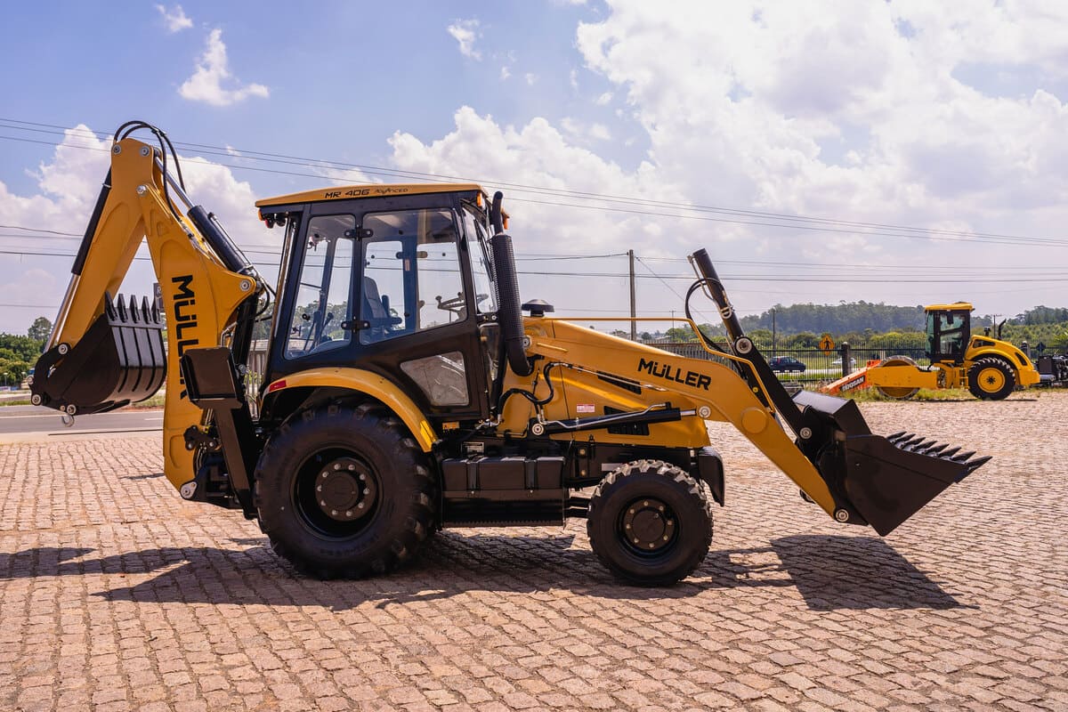 CATALOGO DE PEÇAS RETROESCAVADEIRA MULLER - MR 406 ADVANCED