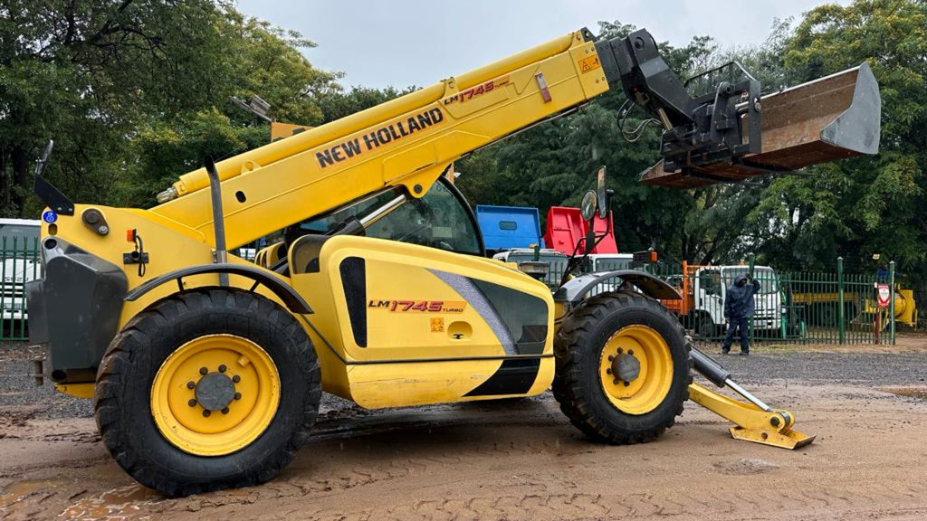 LE8066 ROS MODEL 001923 Engin 1/50 1:50 New Holland Telehandler LM1745 2003 LE8066 ROS MODEL 001923 Engin 1/50 1:50 New Holland Telehandler LM1745 2003
