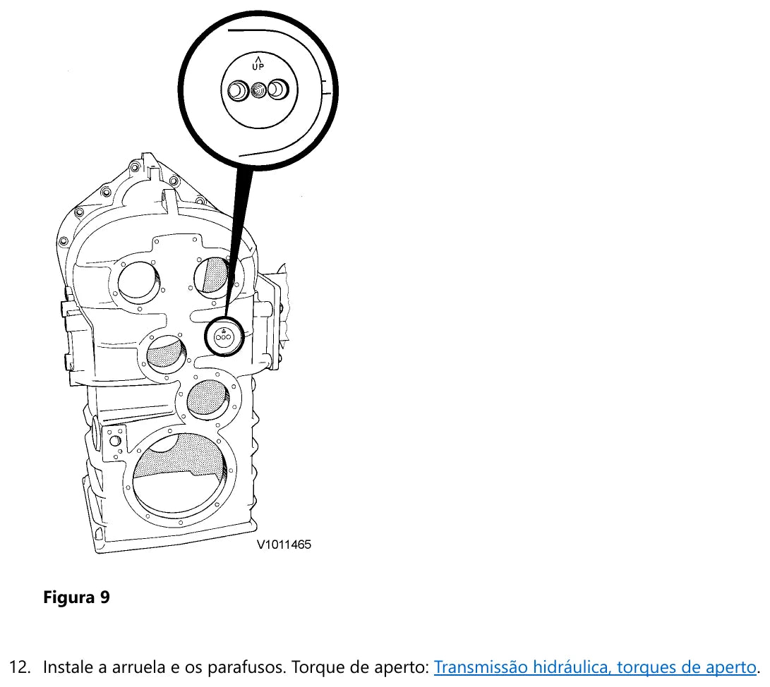 Alojamento da transmissão Volvo HTE120C com o eixo intermediário montado e o detalhe ampliado da marcação UP na extremidade do eixo, que deve apontar para cima