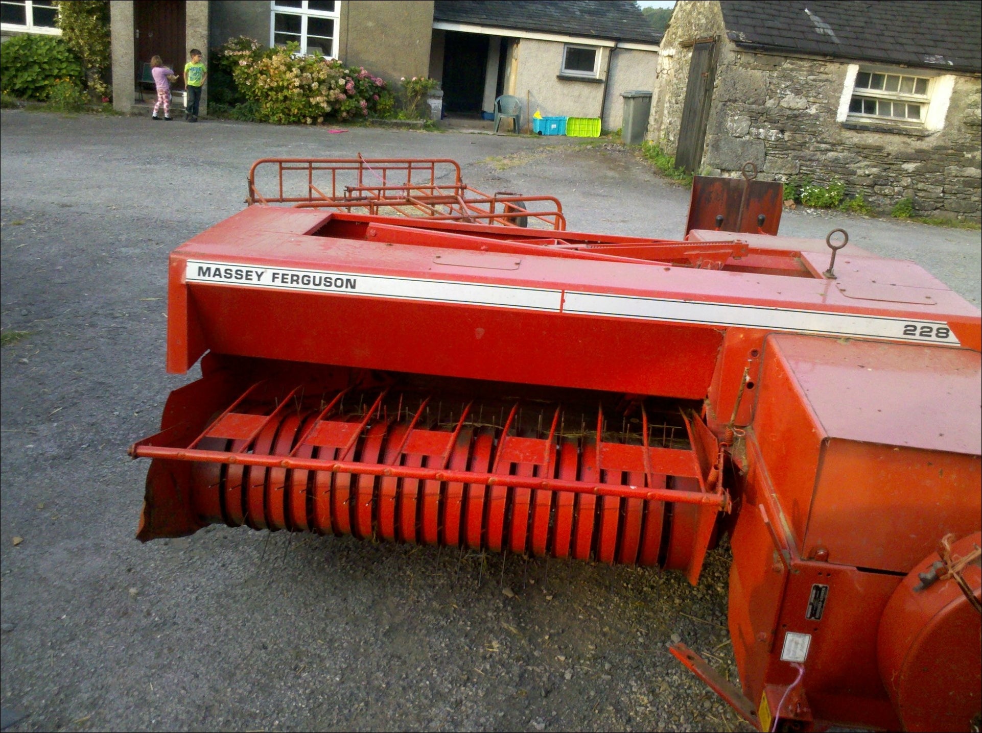 CATÁLOGO DE PEÇAS MASSEY FERGUSON - MF220\224\228 - ENFARDADEIRA