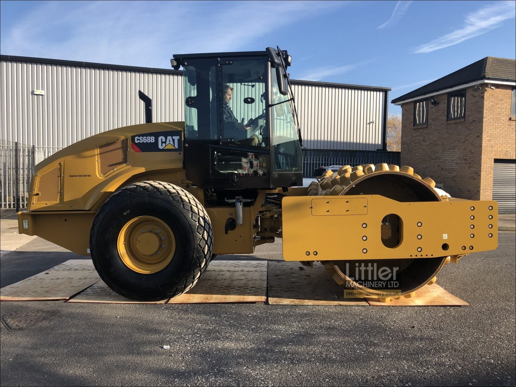 Manual de Serviço CATERPILLAR - CS68B - Rolo Compactador Vibratório (Inglês) PDF