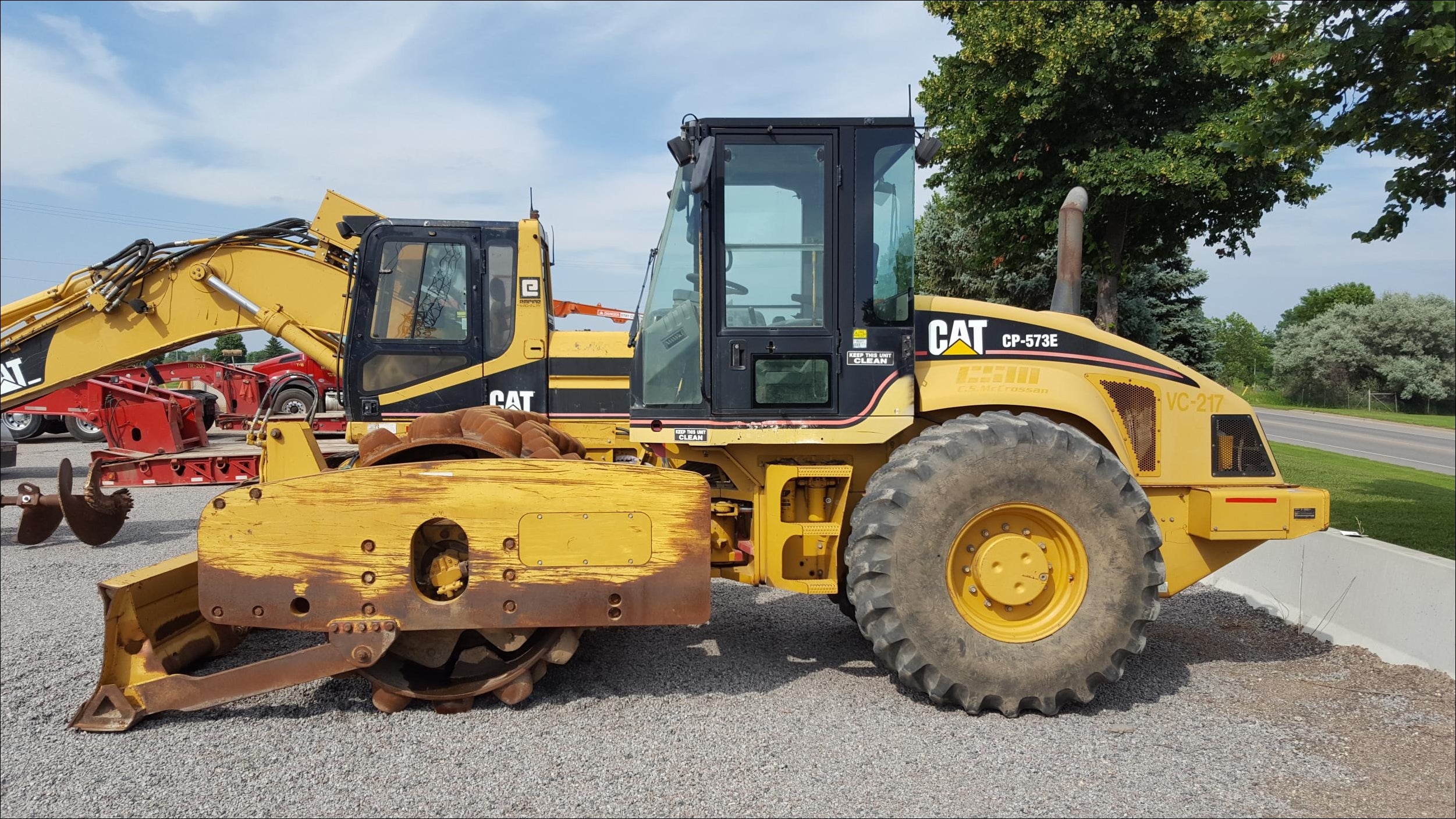 Manual de Serviço CATERPILLAR - CP-573E - Rolo Compactador Vibratório (Inglês) PDF