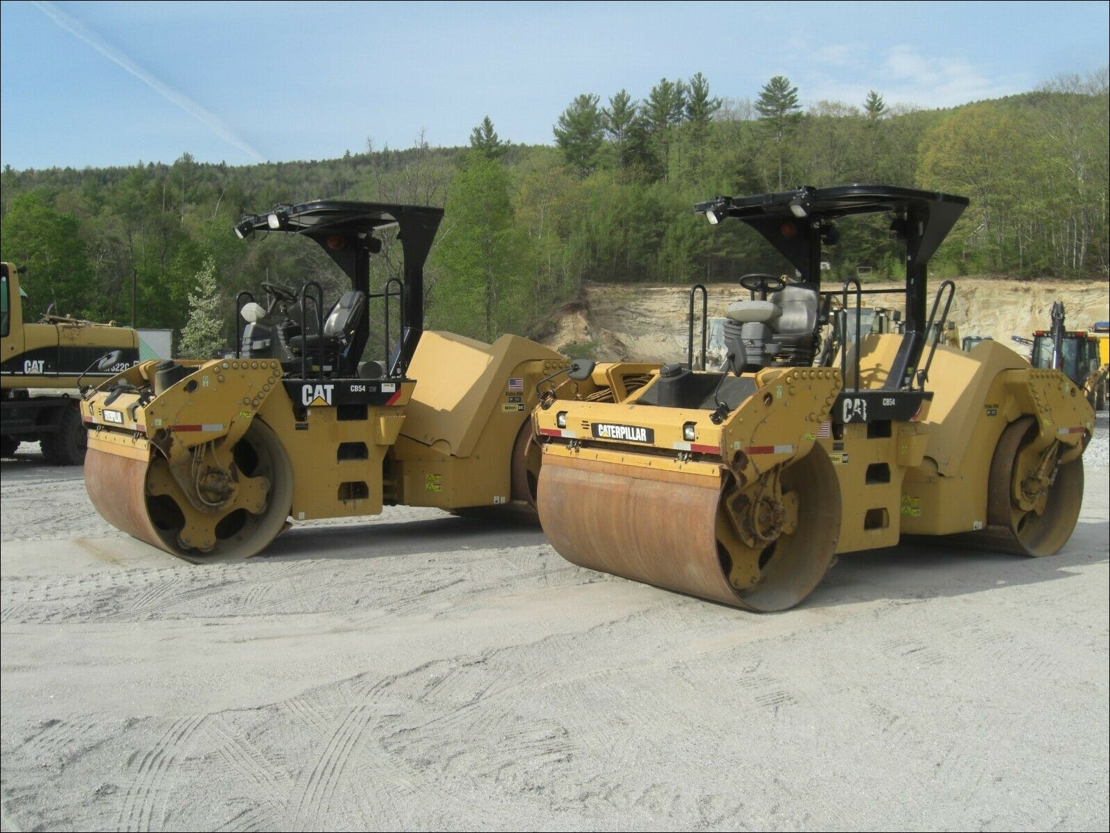 CATALOGO DE PEÇAS CATERPILLAR - CB-54 - ROLO COMPACTADOR VIBRATÓRIO EM PDF