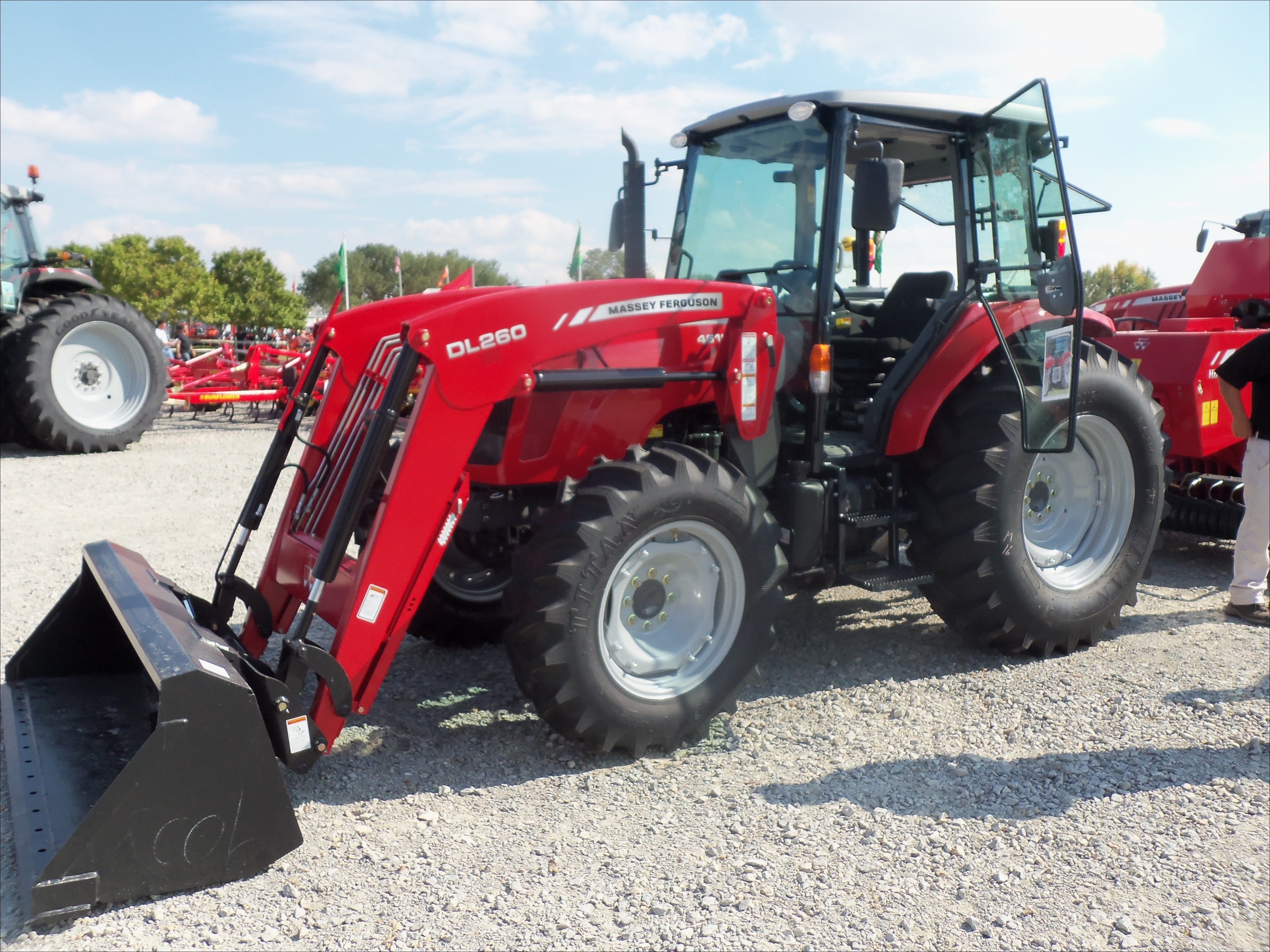 CATÁLOGO DE PEÇAS MASSEY FERGUSON - DL260 - CARREGADOR MONTADO