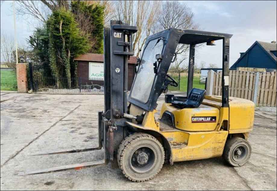 Catalogo De Peças CATERPILLAR - DP30 MC - Empilhadeira