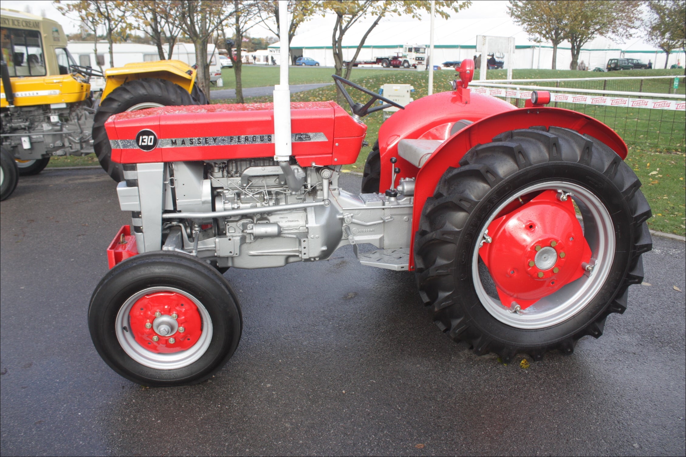 Catalogo De Peças MASSEY FERGUSON - MF 122\130 - Trator